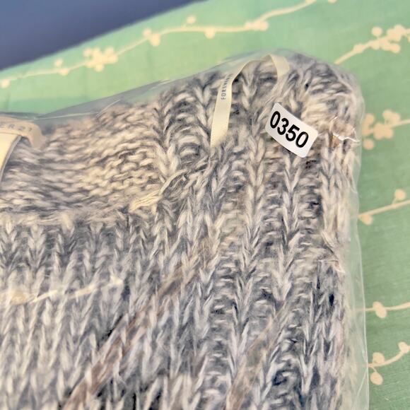 Forever 21 Cable Knit Sweater Woman's S 100% Acrylic Grey & Black w/ Jewel Neck - Picture 13 of 13